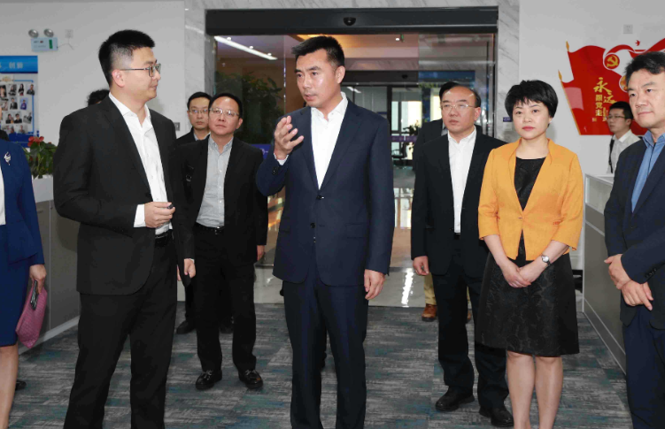进口食用油节前卖得好 价格不贵很受欢迎
